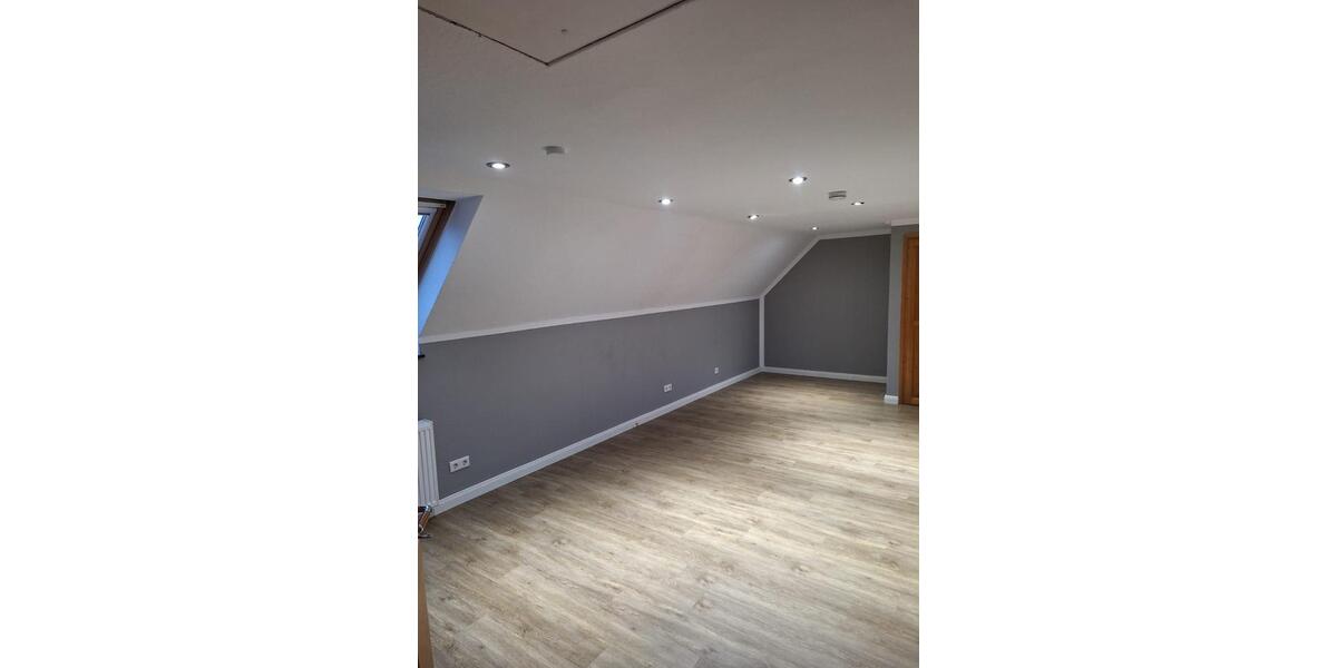 Dachgeschoßwohnung Edemissen - 4 Zimmer, 122 m&sup2;, 900&euro; | Angebot:25804869