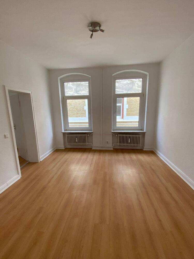 Frisch renovierte 3-Zimmer AltbauWohnung mit Ankleide, Dusche und Badewanne