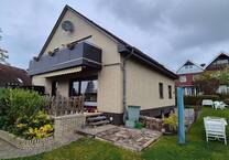 Mehrfamilienhaus in bevorzugter Wohnlage mit Neubaumöglichkeit für Einfamilienhaus