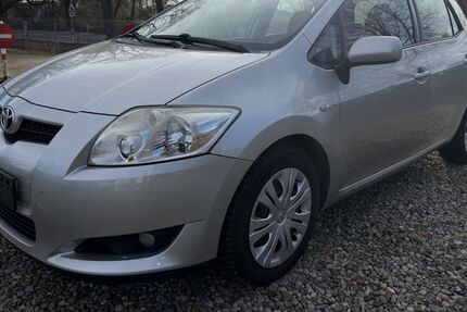 Toyota Auris 156.900 km 3.490 &euro; Braunschweig 38110