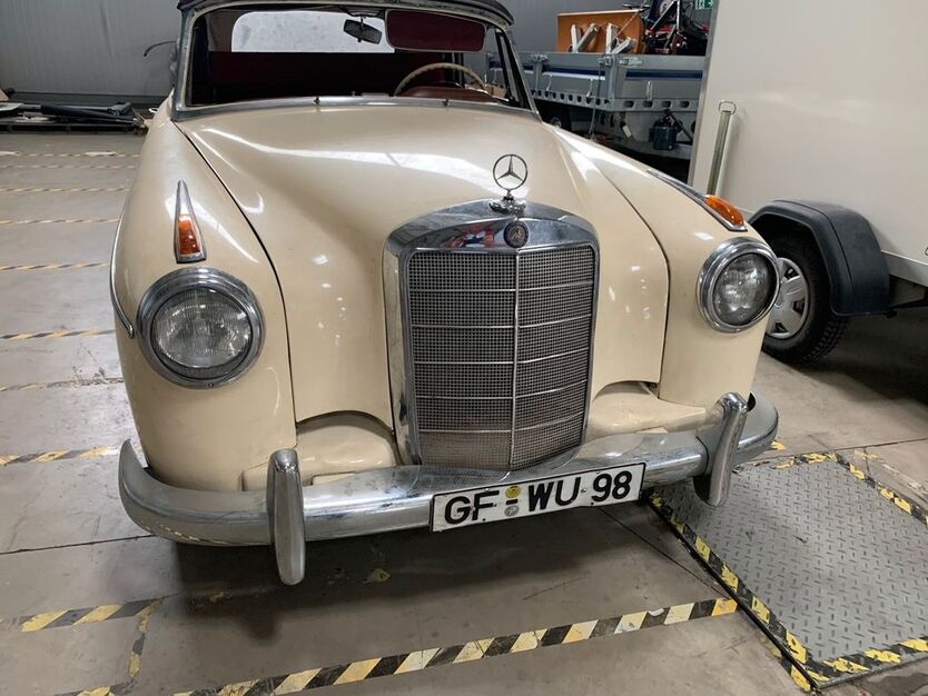 Mercedes-Benz 220 99.999 km 31.500 € Lehre OT Wendhausen 38165