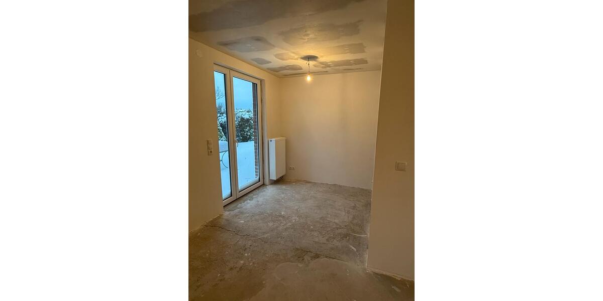 EG Wohnung mit großem Garten in Zwei-Parteien Haus 2.5 zimmer