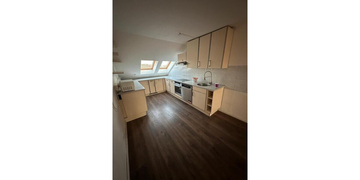 Dachgeschoßwohnung Braunschweig Nordstadt - 4 Zimmer, 120 m&sup2;, 1.400&euro; | Angebot:25355252