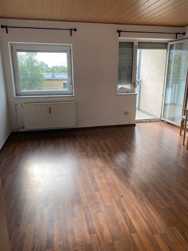 Helle 3 Zimmer Wohnung mit Balkon