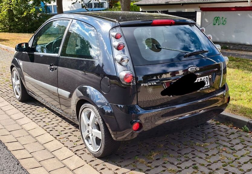 Ford Fiesta 106.000 km 2.900 € Wolfenbüttel 38304