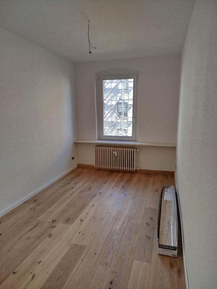 4 Zi. + Kü + Bad, ca. 100 m², 1. OG, renoviert, optional Garage