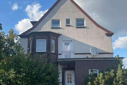 Haus Peine - 6 Zimmer, 130 m&sup2;, 1.300&euro; | Angebot:25796270