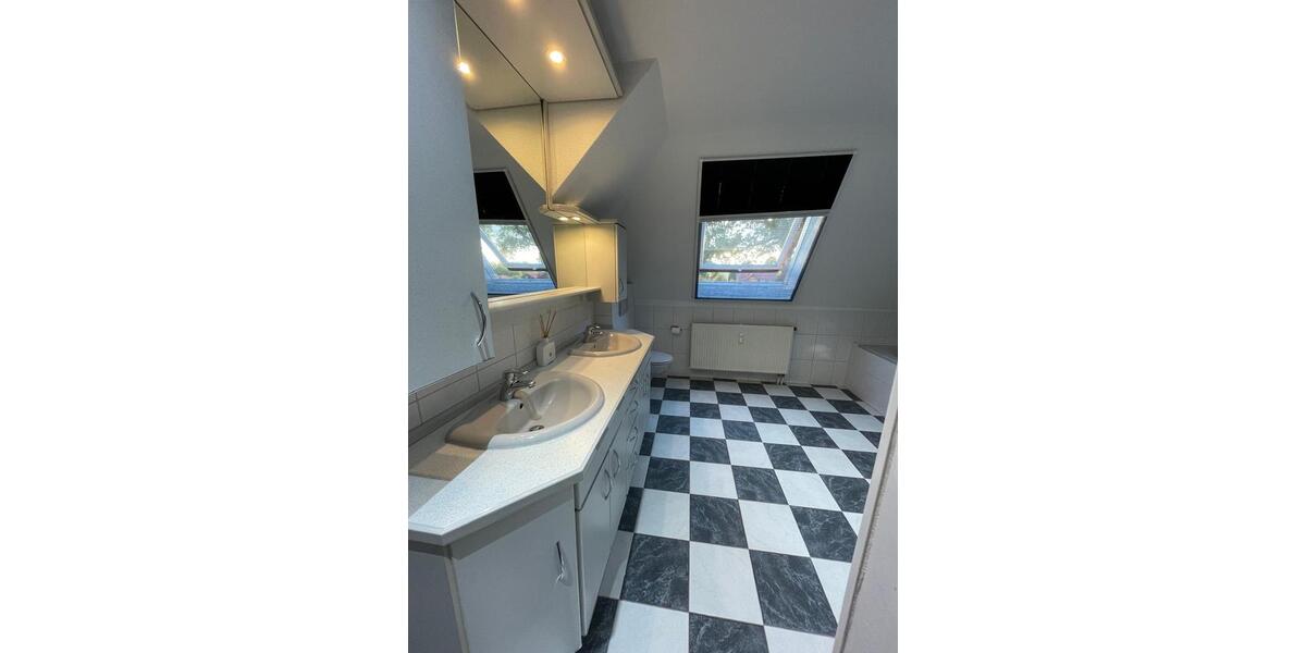 Dachgeschoßwohnung Edemissen - 4 Zimmer, 122 m&sup2;, 900&euro; | Angebot:25804869