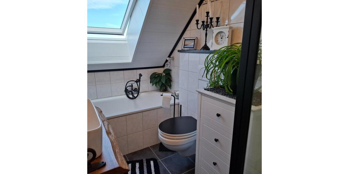 Schöne stilvolle Eigentumswohnung im DG, 3 Zi.,Balkon, Garage 3 zimmer