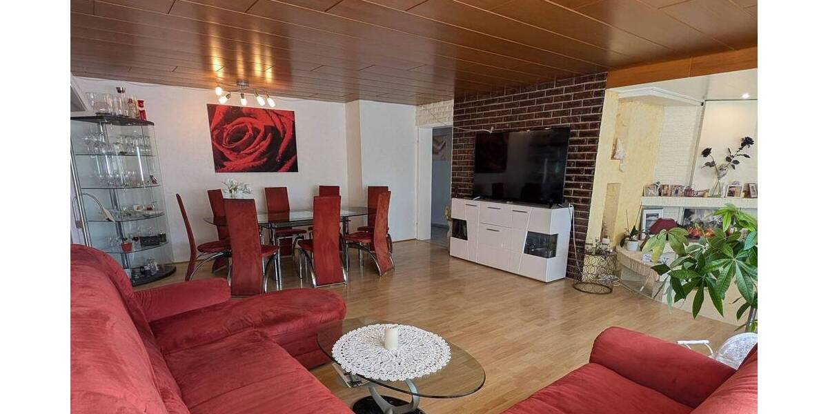 Geräumiges Zweifamilienhaus in ruhiger Ortsrandlage 7 zimmer