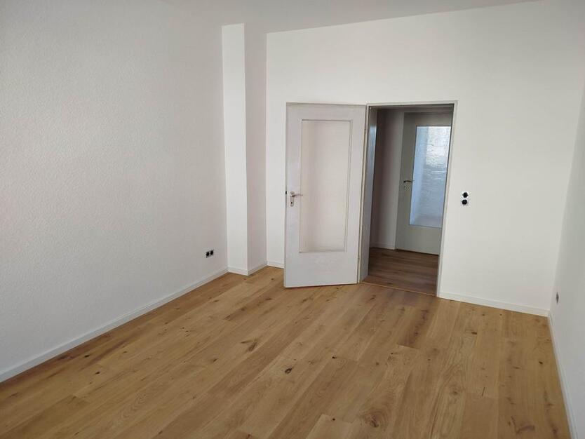 4 Zi. + Kü + Bad, ca. 100 m², 1. OG, renoviert, optional Garage
