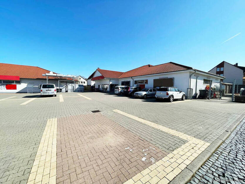 Gewerbegrundstück ca. 4.900 m² bebaut Nutzfläche ca. 1.814 m² großes Einzugsgebiet