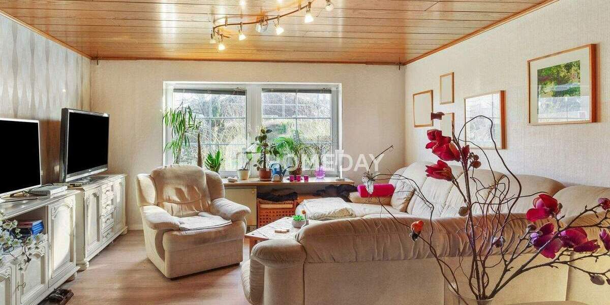 Sanierungsbedürftige Doppelhaushälfte mit 6 Zimmern, großem Grundstück und viel Potenzial 6 zimmer