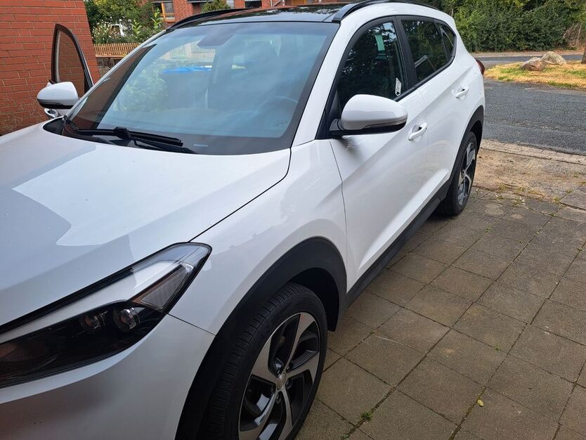 Hyundai TUCSON 105.000 km 16.999 € Adenstedt 31246