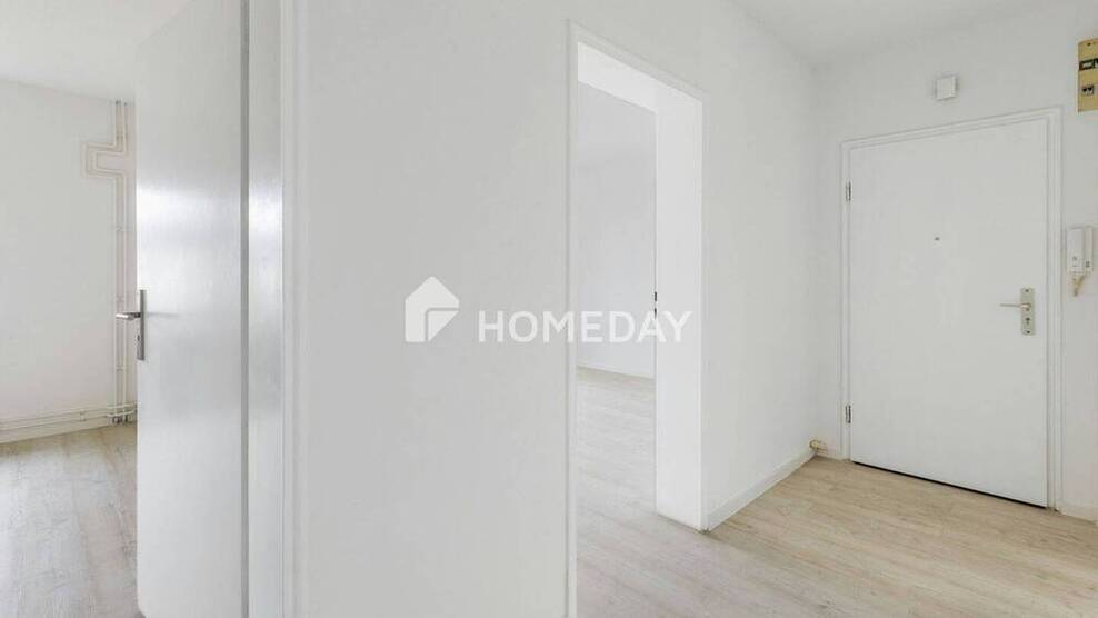 Neu sanierte 3-Zimmer-Wohnung mit überdachtem Balkon in ruhiger Lage