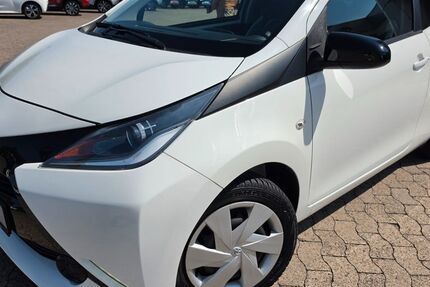 Toyota Aygo (X) 37.700 km 7.990 &euro; Hildesheim 31137