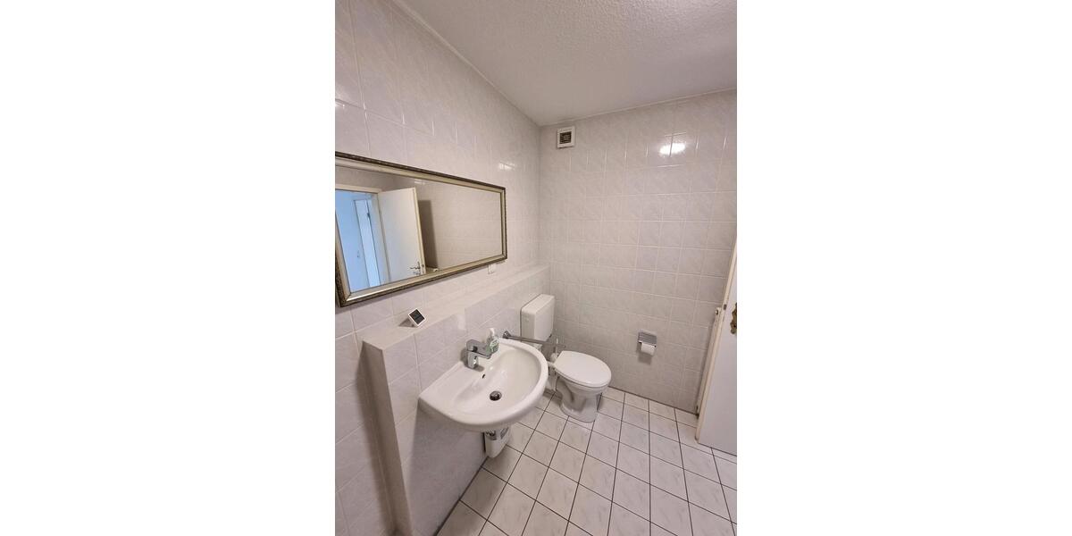 Renovierte gemütliche Dachgeschoss Wohnung 2 zimmer