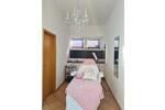 Kosmetikstudio möbliert zimmer