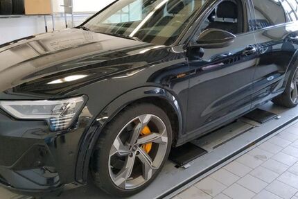 Audi e-tron 30.900 km 44.950 &euro; Salzgitter 38259