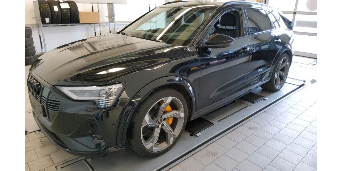 Audi e-tron 30.900 km 44.950 &euro; Salzgitter 38259