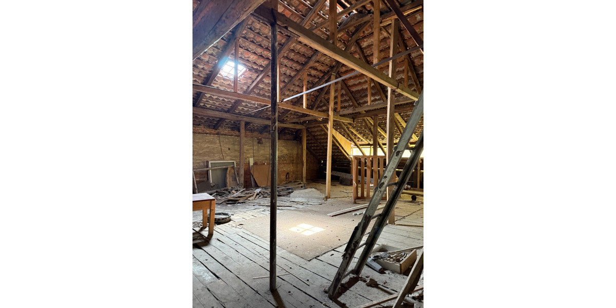 Viel Platz & großes Potenzial: Einfamilienhaus mit Halle und großem Grundstück in Söhlde 8 zimmer