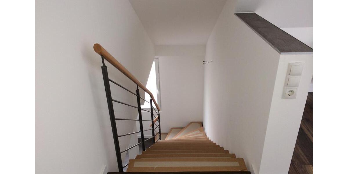 Helle 2,5Zi DG-Whg mit Blick über den Dächern der Stadt v. Privat 2.5 zimmer