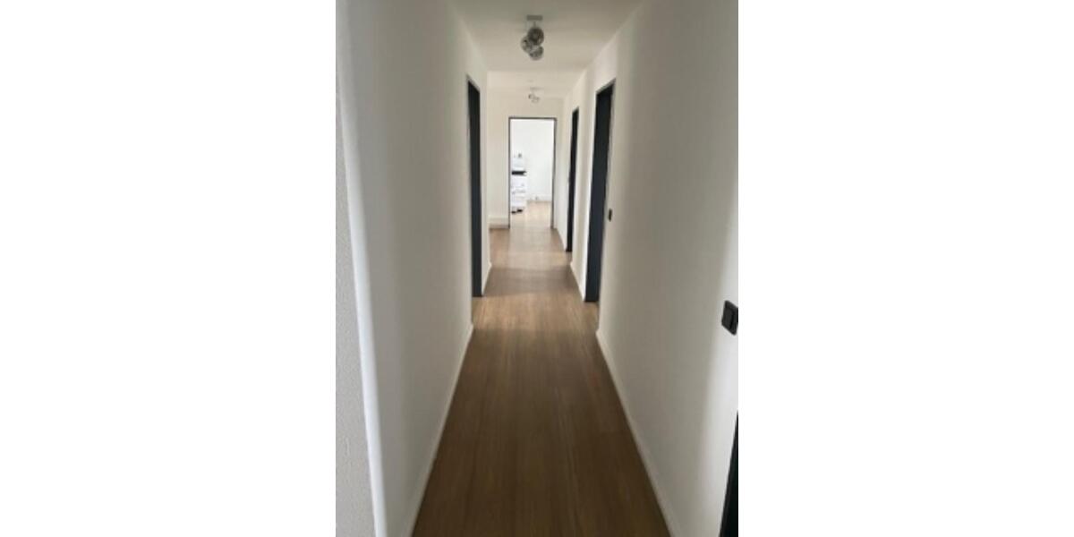 Einfamilienhaus Schwülper - 8 Zimmer, 230 m&sup2;, 2.500&euro; | Angebot:26364965