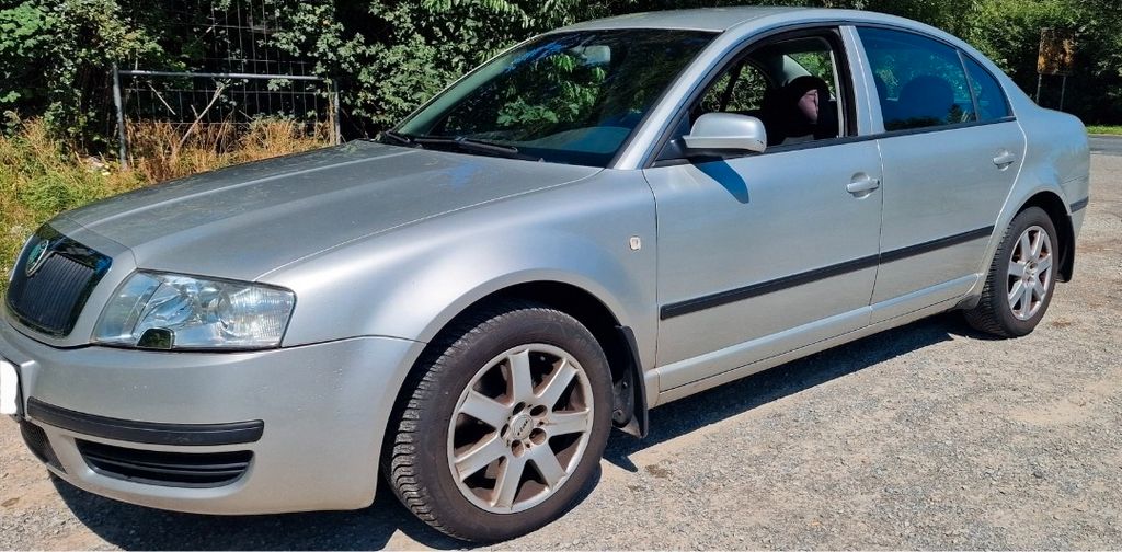 Skoda Superb 93.800 km 3.850 &euro; Braunschweig 38100