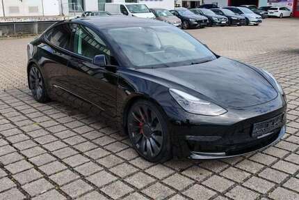 Tesla Model 3 68.884 km 27.970 &euro; Braunschweig 38112