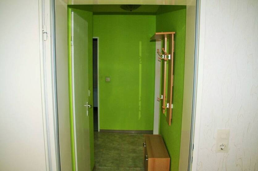Neuer Preis ..... 2 Zimmer, Balkon plus Garage ... !!!