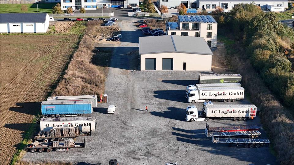 Gewerbe-KFZ-Halle – modern und ideal für PKWs und LKWs oder als Prüfstelle! zimmer