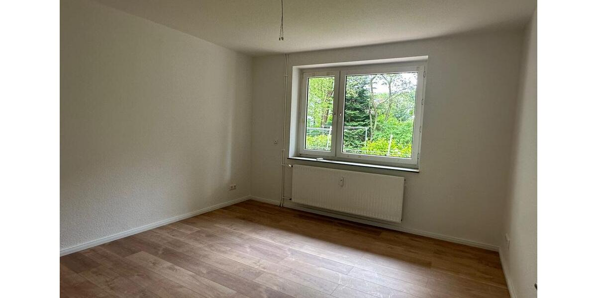 Wir haben für Sie saniert. Wohnung mit Balkon und Blick ins Grüne. 3 zimmer