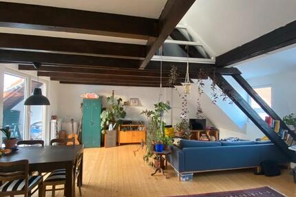 Helle Dachgeschoss Maisonette Wohnung 1 zimmer