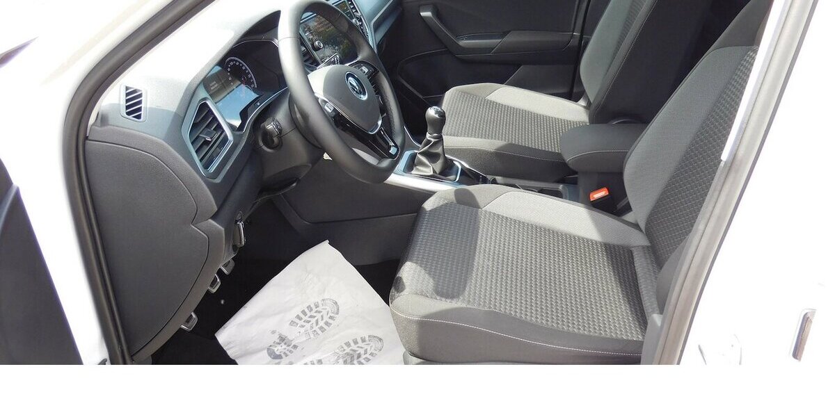 VW T-Roc 1.5 Active Comfortline TSI BMT Navi Klima 21.700 km 21.990 &euro; Vordorf 38533