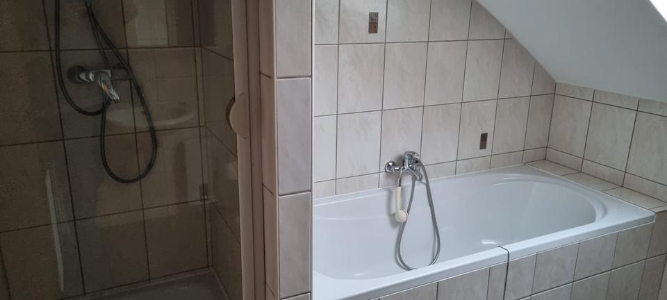 Dachgeschoßwohnung Wendeburg - 3 Zimmer, 120 m&sup2;, 870&euro; | Angebot:26072657