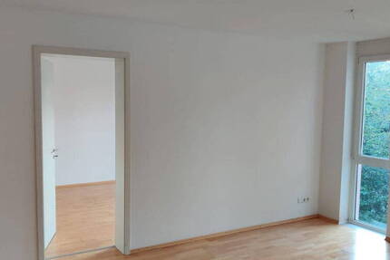 2 Zi- Whg ,mit überdachter Terrasse und Gartenmitbenutzung, sehr zentral aber ruhig in München Laim