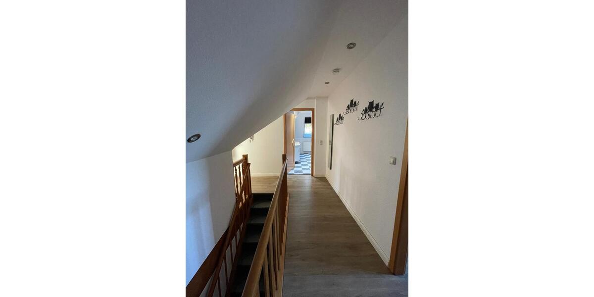 Dachgeschoßwohnung Edemissen - 4 Zimmer, 122 m&sup2;, 900&euro; | Angebot:25804869