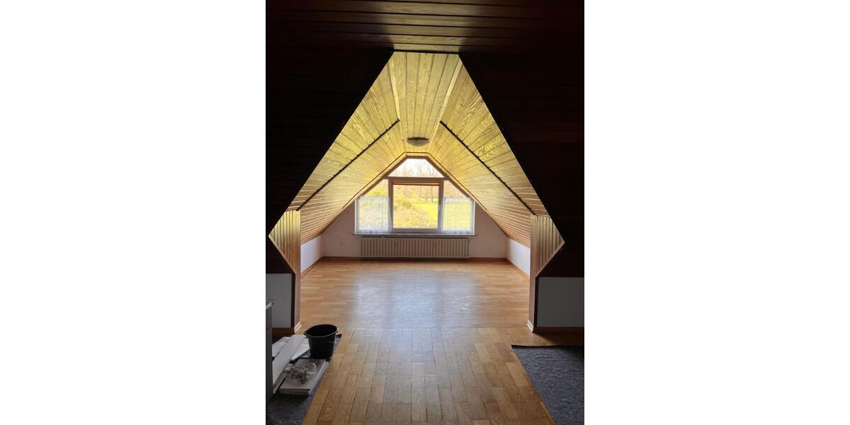Dachgeschoßwohnung Edemissen - 4 Zimmer, 120 m&sup2;, 890&euro; | Angebot:26401437