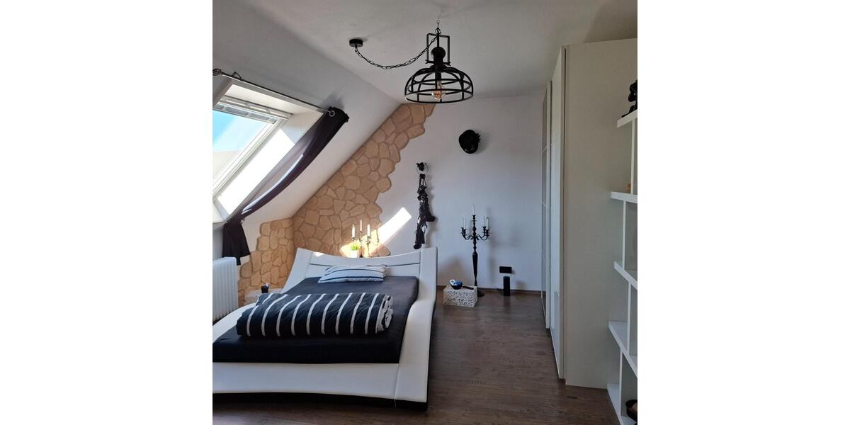 Schöne stilvolle Eigentumswohnung im DG, 3 Zi.,Balkon, Garage 3 zimmer