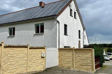 hochwertig sanierte Doppelhaushälfte mit Garten und Garage in ruhiger Randlage von Klingewalde !