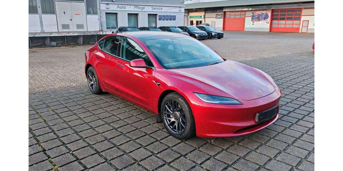 Tesla Model 3 31.139 km 40.770 &euro; Braunschweig 38112