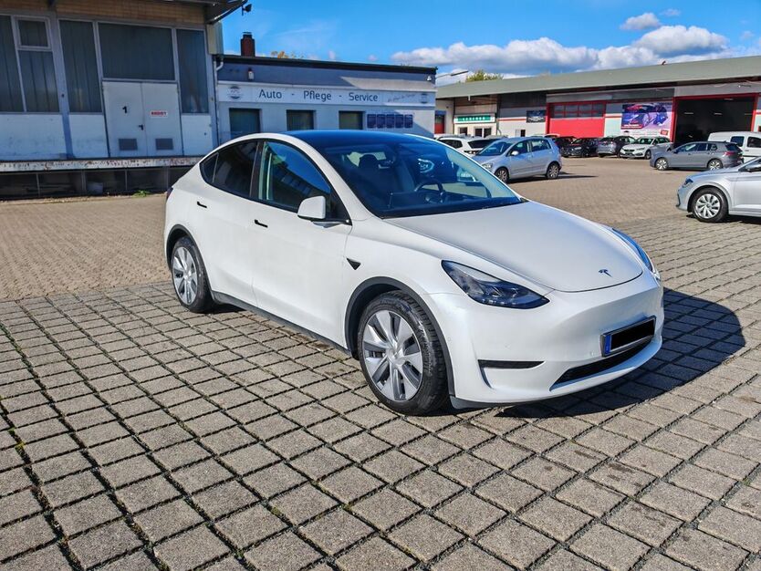 Tesla Model Y 159.853 km 26.970 € Braunschweig 38112