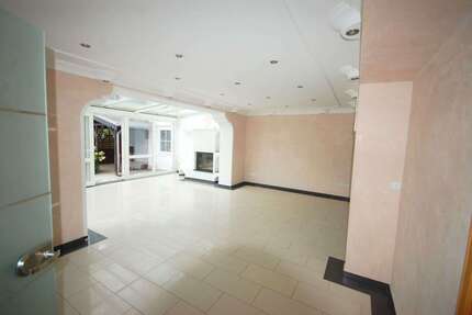 Haus Volkse Volkse - 6 Zimmer, 260 m&sup2;, 1.200&euro; | Angebot:26889195