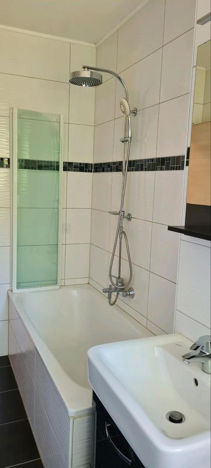 2 Zimmer Wohnung mit Balkon und Autostellplatz, in SZ Krähenriede