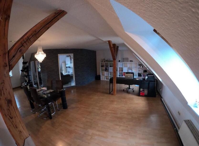 Charmante Dachgeschoßwohnung über zwei Etagen - zentral in GS