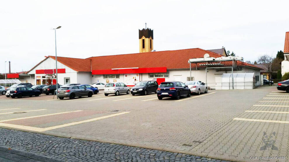 Gewerbegrundstück ca. 4.900 m² bebaut Nutzfläche ca. 1.814 m² großes Einzugsgebiet