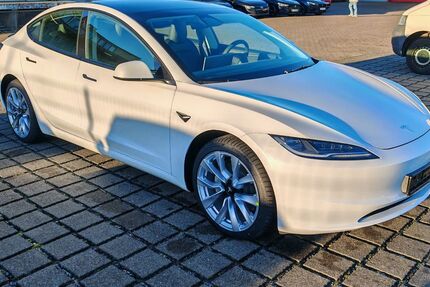 Tesla Model 3 3.679 km 45.970 &euro; Braunschweig 38112