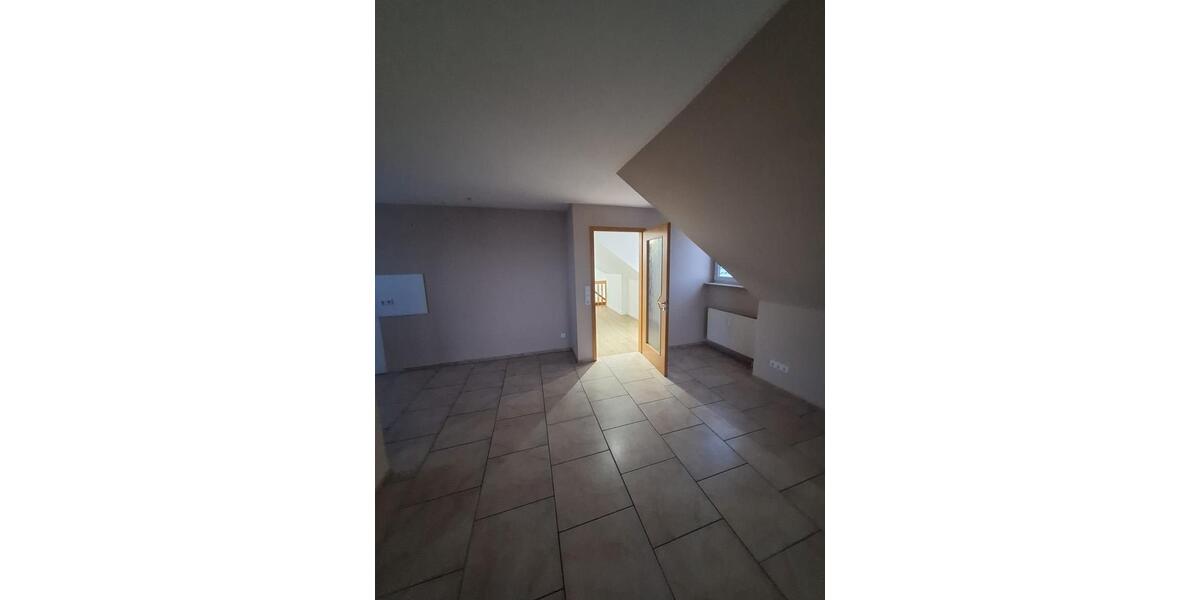 Dachgeschoßwohnung Edemissen - 4 Zimmer, 122 m&sup2;, 900&euro; | Angebot:25804869