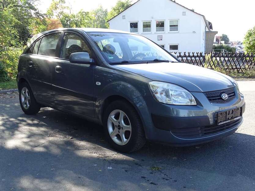 Kia Rio 144.000 km 2.990 € Salzgitter 38226