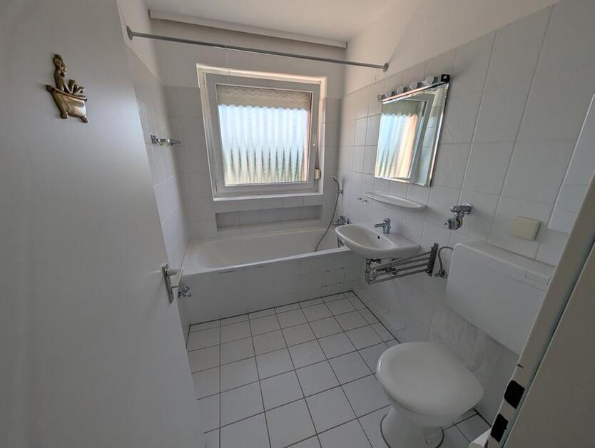 Lichtdurchflutete Wohnung in ruhiger Lage mit Blick über Lehre